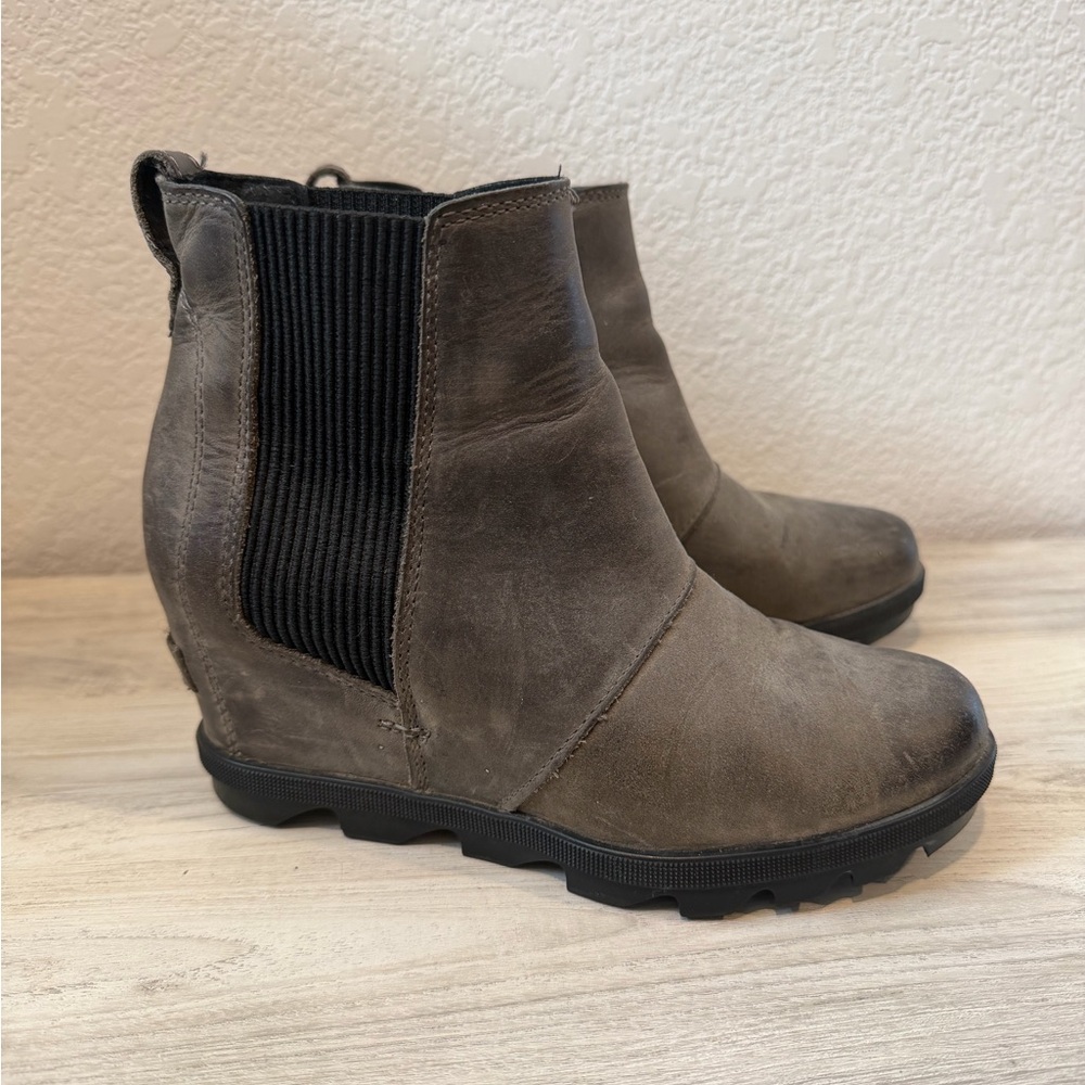 Women’s Casual Chelsea Wedge Boot - Gray
